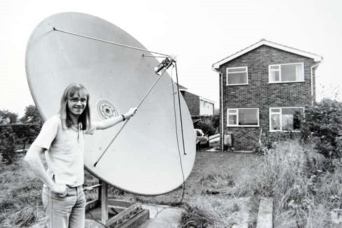 when was satellite tv introduced